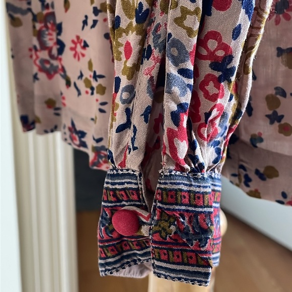 EUC~Woman’s Small Lucky Brand Long Sleeve Button Detailed Flower Top - Picture 3 of 6